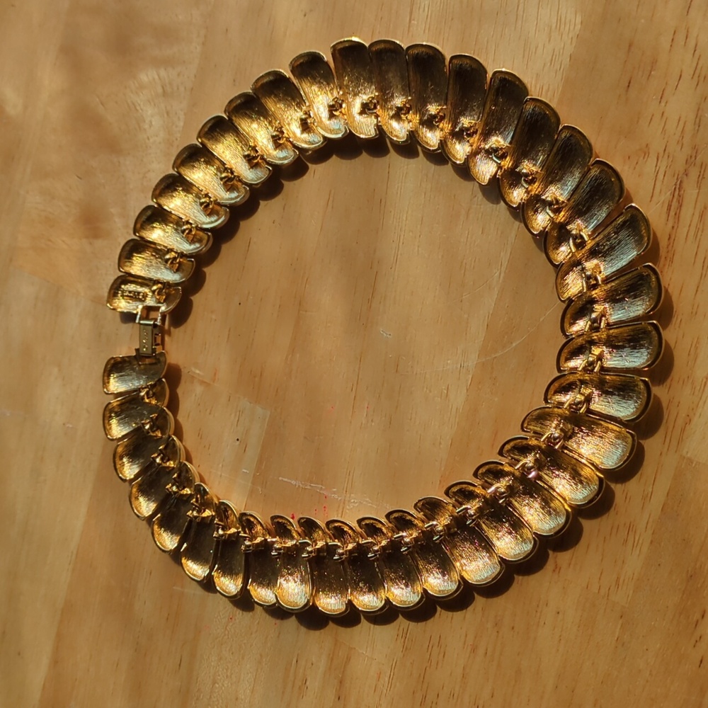 Monet Choker Beige Gold Tone Designer Signed Vintage 1980s 1990s. - Picture 12 of 14